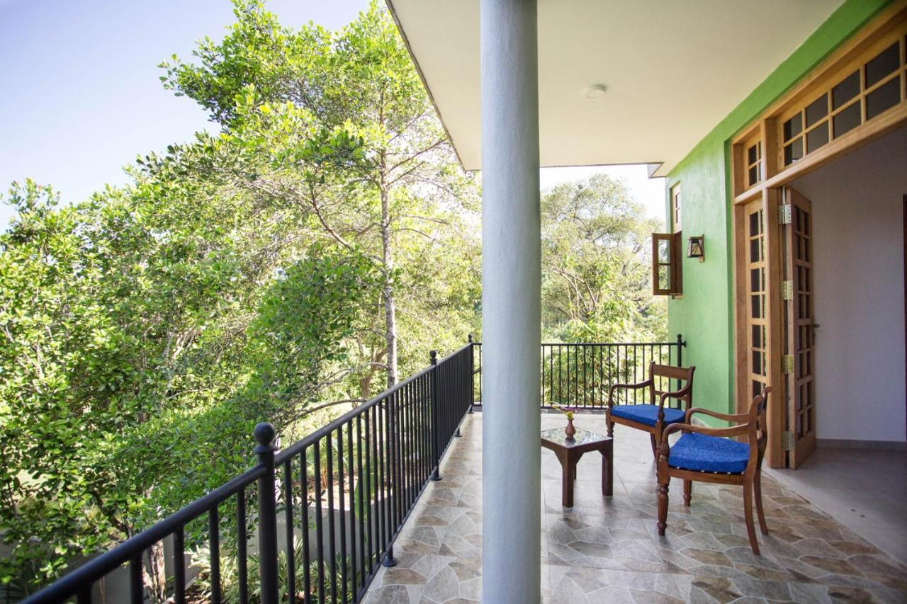 Barefoot Bungalow Hikka Хіккадува Екстер'єр фото
