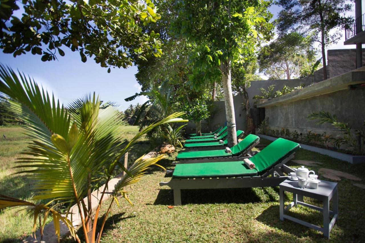 Barefoot Bungalow Hikka Хіккадува Екстер'єр фото